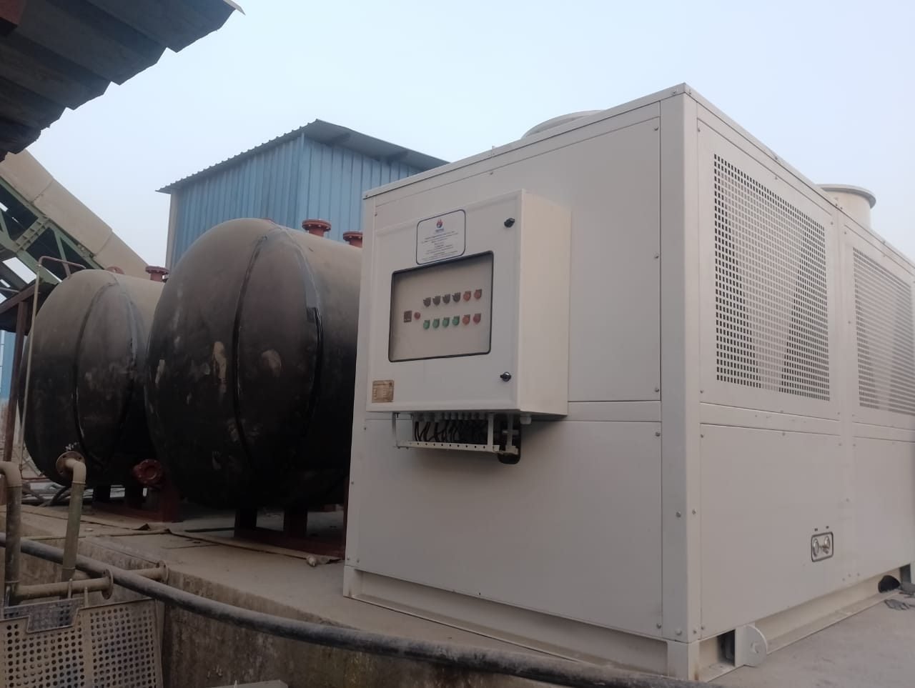 Batching chiller installation in a concrete batching plant
